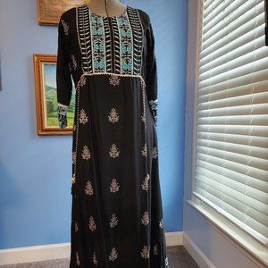 Dark Navy/black (dependinig on light), White and Turquoise Kurti